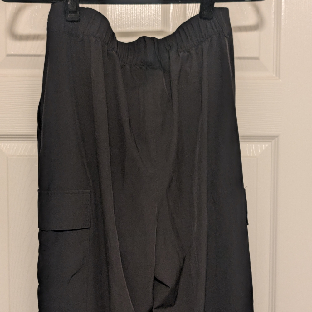 GAP Fit High-rise Runaround Cargo Joggers. Women's. Size Small. Black. - Picture 8 of 8